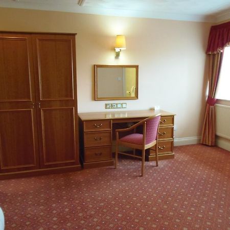 Potters International Hotel Aldershot Eksteriør billede