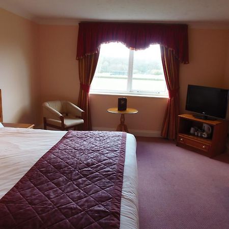 Potters International Hotel Aldershot Eksteriør billede