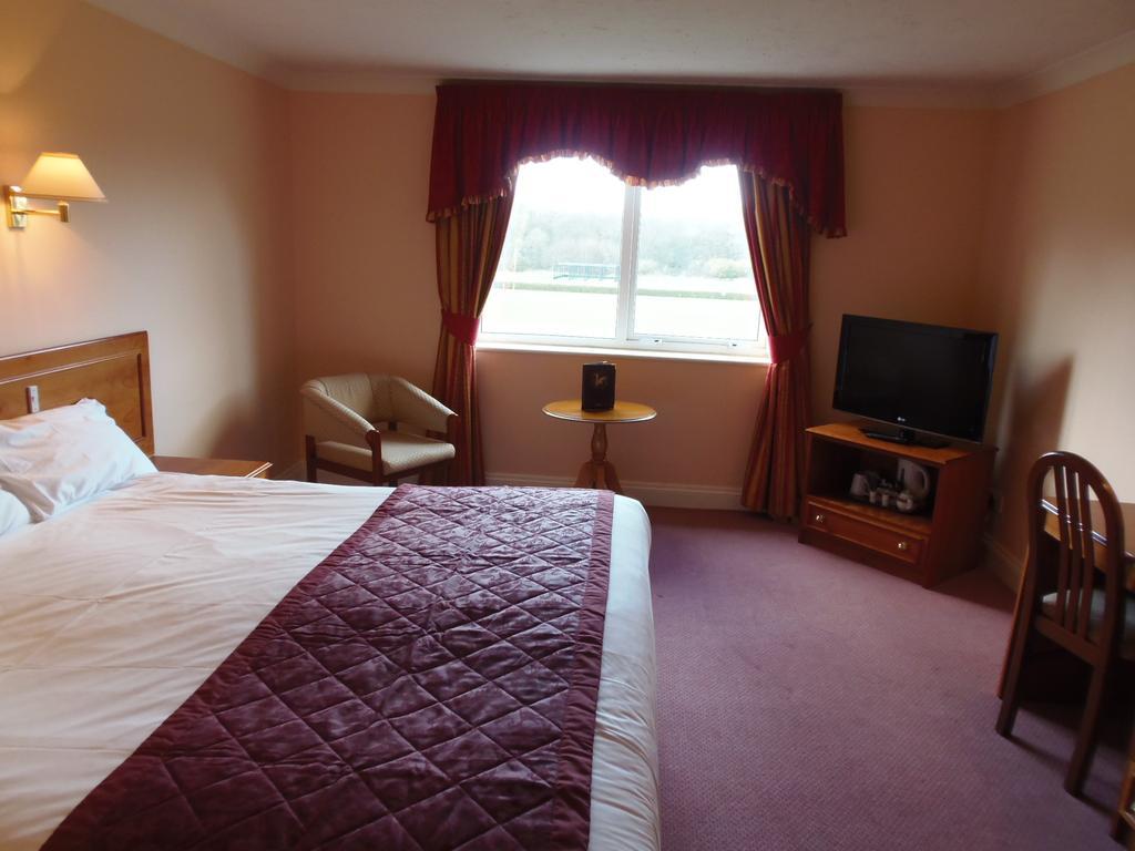 Potters International Hotel Aldershot Eksteriør billede