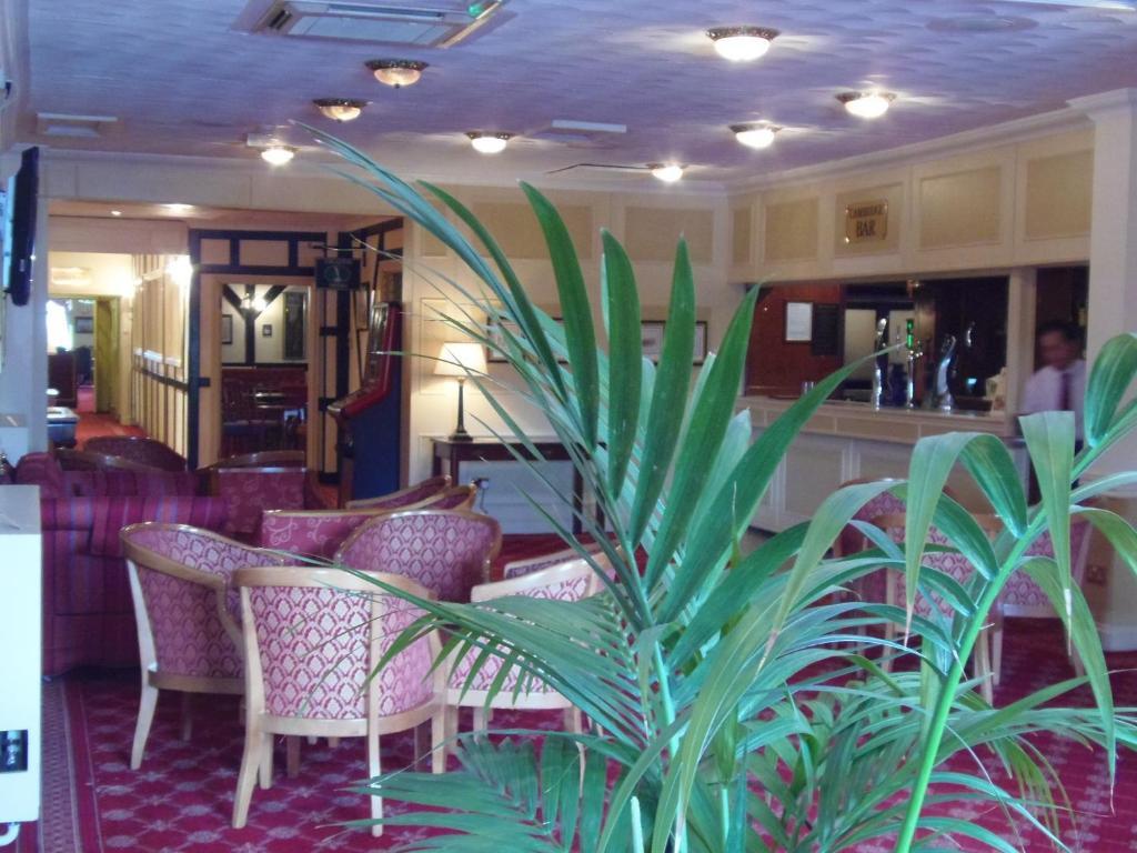 Potters International Hotel Aldershot Eksteriør billede