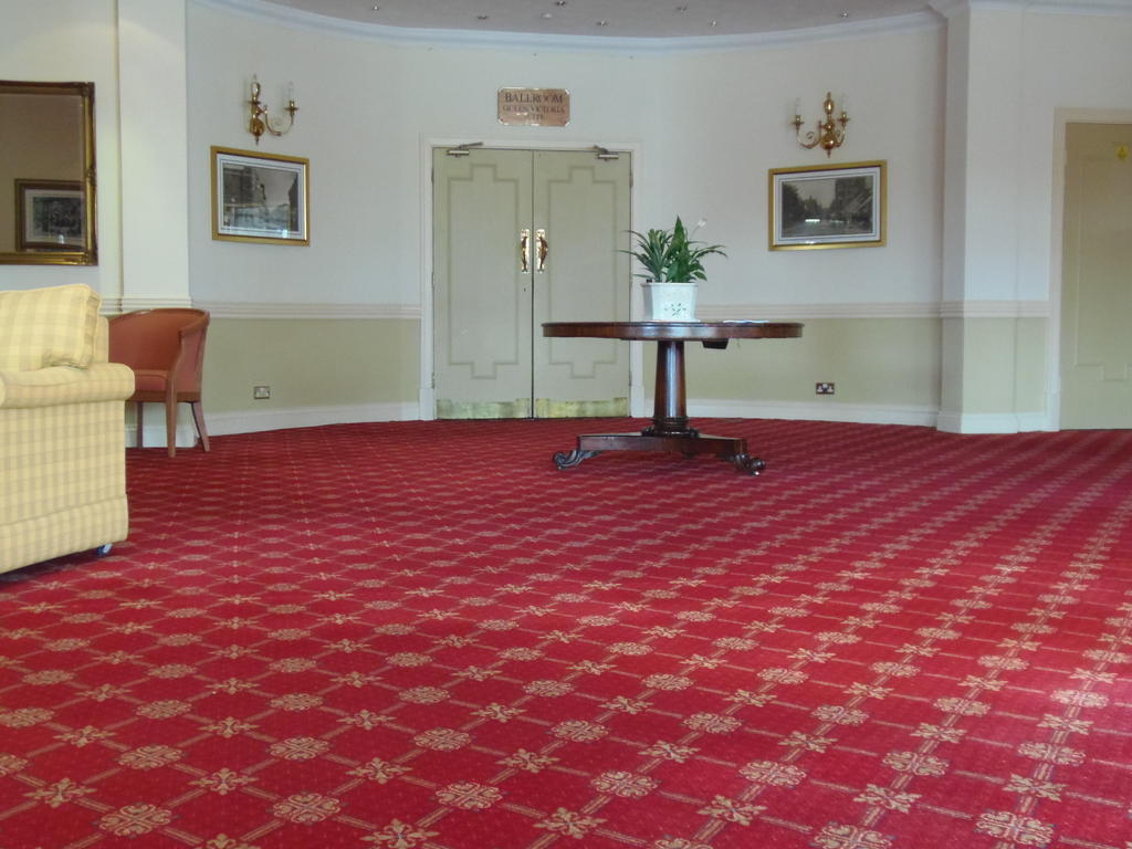 Potters International Hotel Aldershot Eksteriør billede