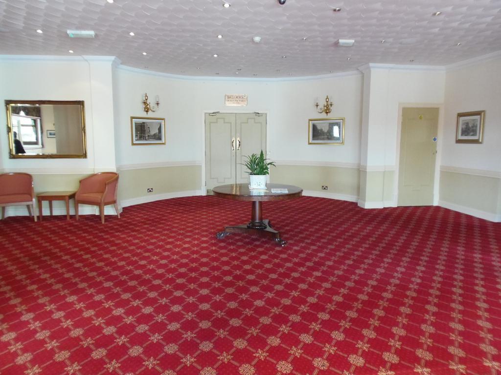 Potters International Hotel Aldershot Eksteriør billede