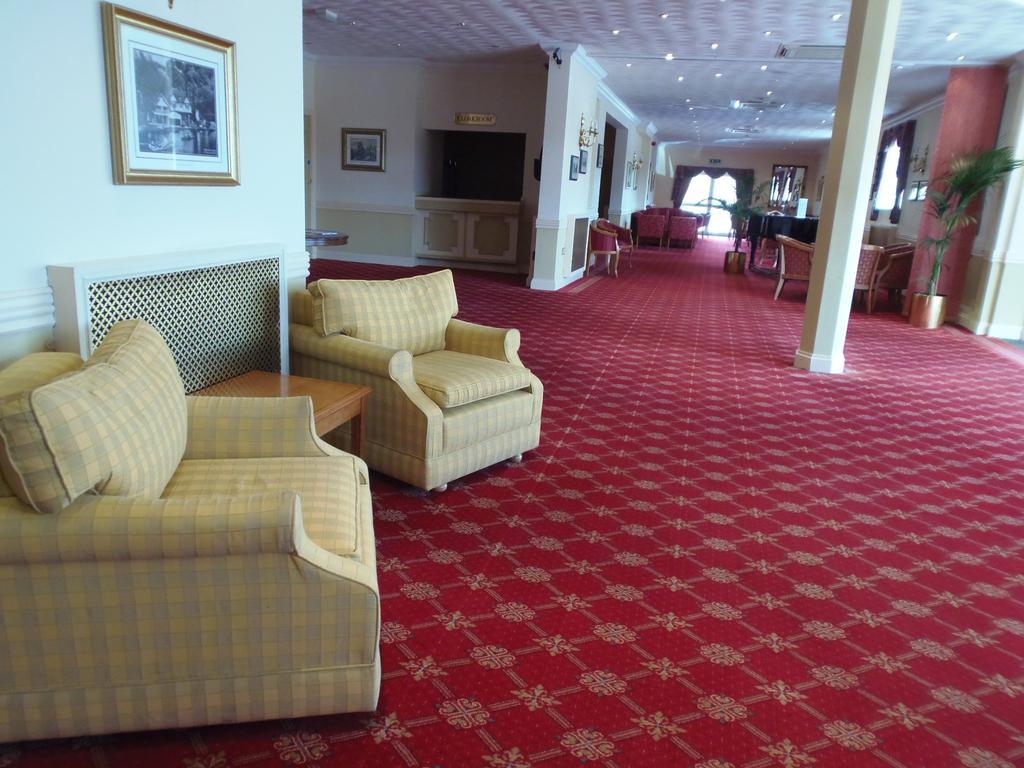 Potters International Hotel Aldershot Eksteriør billede