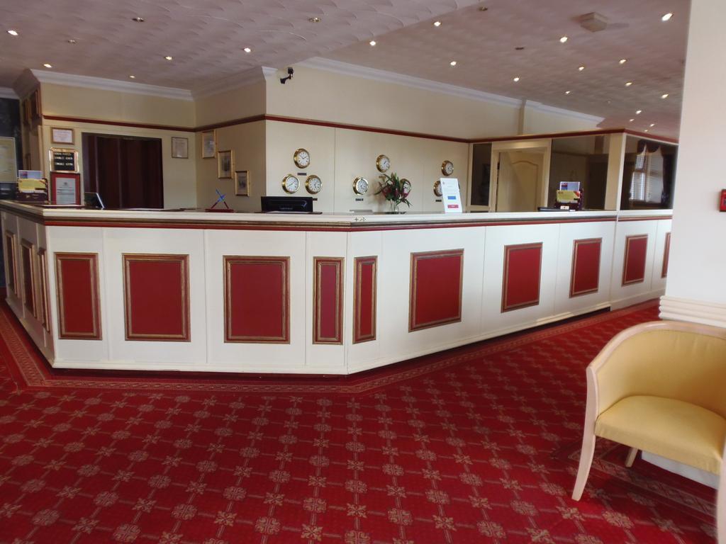 Potters International Hotel Aldershot Eksteriør billede