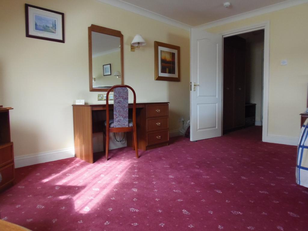 Potters International Hotel Aldershot Eksteriør billede